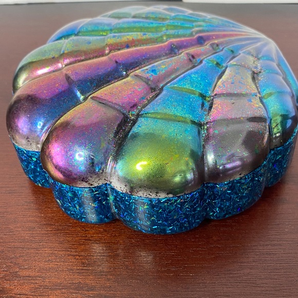 Shell Jewelry / Storage Box - Picture 3 of 9